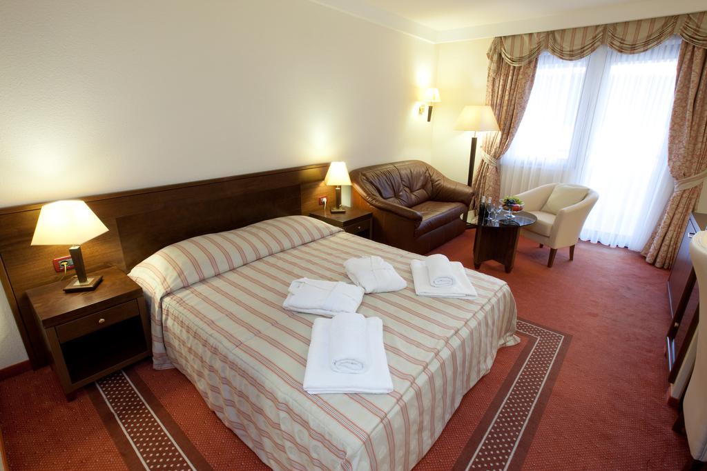 Family Hotel Pagus Pag Town Dış mekan fotoğraf